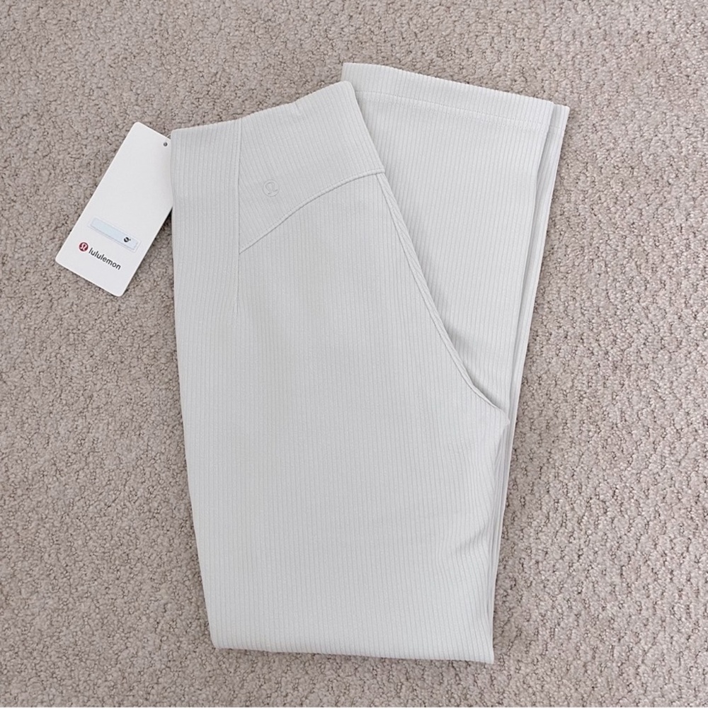 NWT Ribbed Softstreme Zip-Leg High-Rise Cropped Pants 25" Bone Size 2